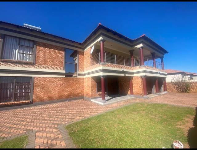 4 BEDROOM HOUSE FOR SALE IN AERORAND